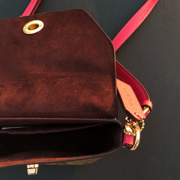 Karlee Crossbody In Signature Canvas - Picture 4 of 6